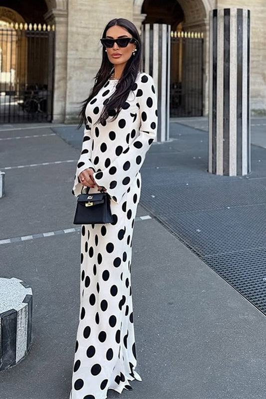 Robe longue chic à pois et manches cloche