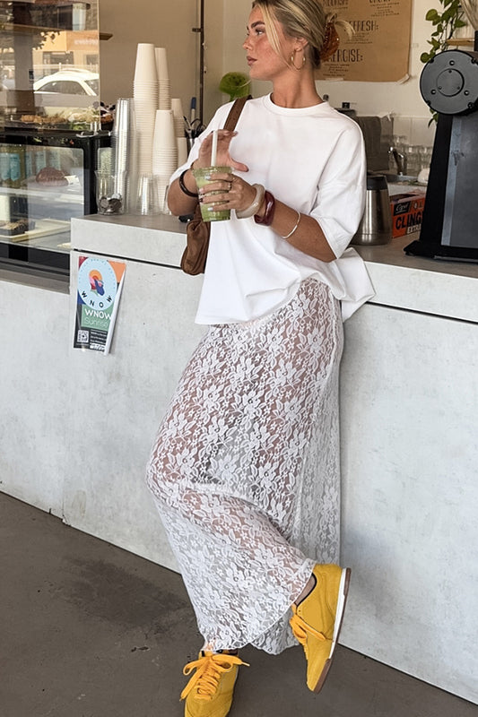 Jupe mi-longue trapèze taille haute en dentelle blanche élégante