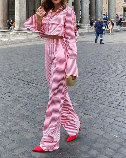 Ensemble deux pièces de bureau avec pantalon court à poches imprimées rouges