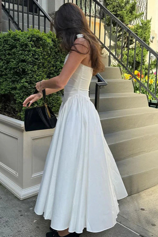 Robe longue fluide à col en V et à volants soyeux 