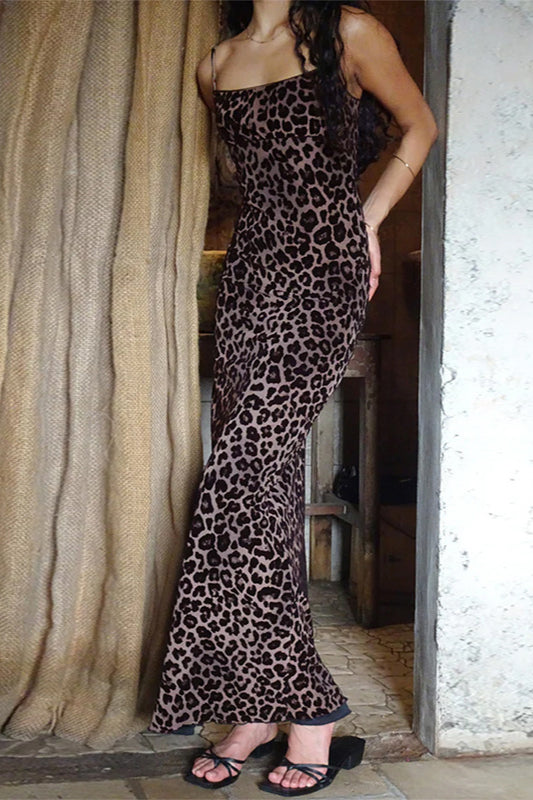 Robe longue caraco ajustée à col carré