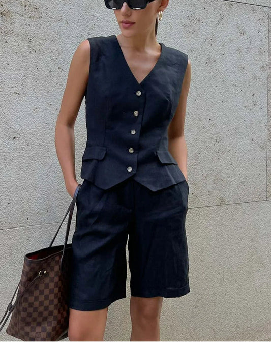 Ensemble deux pièces de bureau en coton blanc avec short à col en V et genou