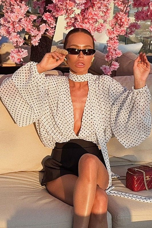 Chemisier ample à pois chic et noué