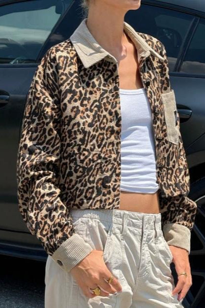 Manteau boutonné en velours côtelé à imprimé léopard
