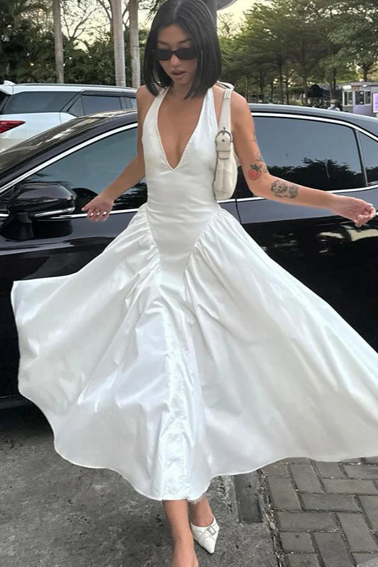 Robe longue fluide à col en V et à volants soyeux 