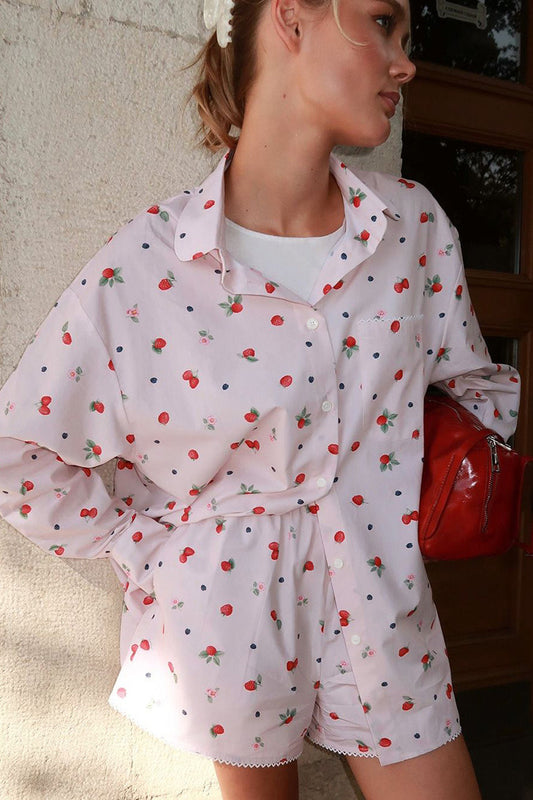 Ensemble deux pièces chemise rose et short à bordure en dentelle