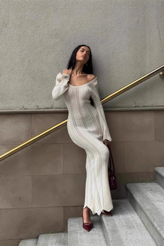 Robe longue en maille à col en V, manches évasées et décolleté plongeant 