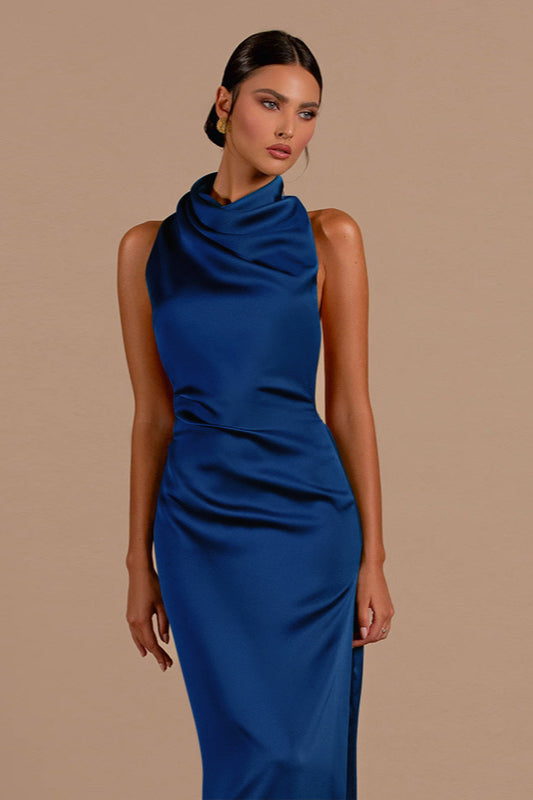 Robe longue ajustée dos nu sophistiquée