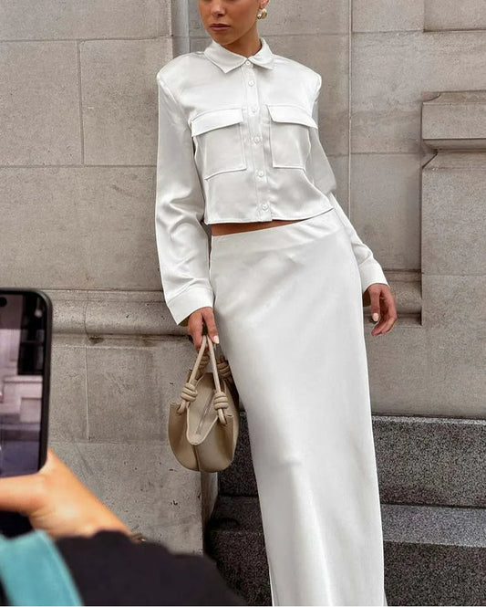 Ensemble de bureau deux pièces avec jupe à revers slim blanche