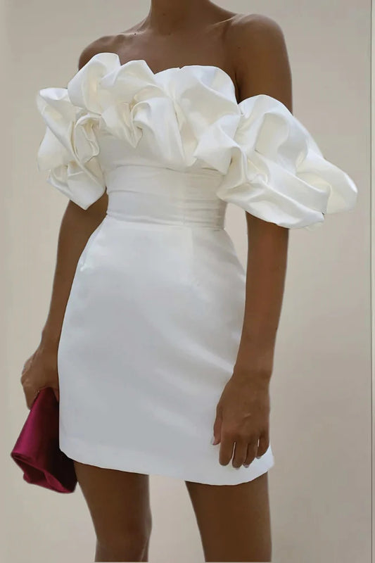 Robe de soirée ajustée à col bouffant 