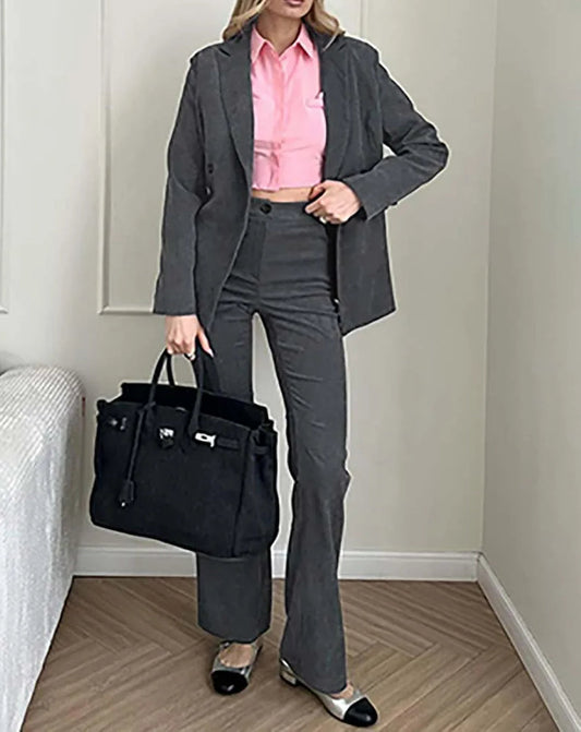 Ensemble de bureau deux pièces avec pantalon croisé rouge vin