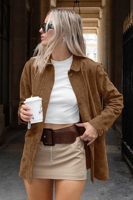 Veste en daim marron à la mode