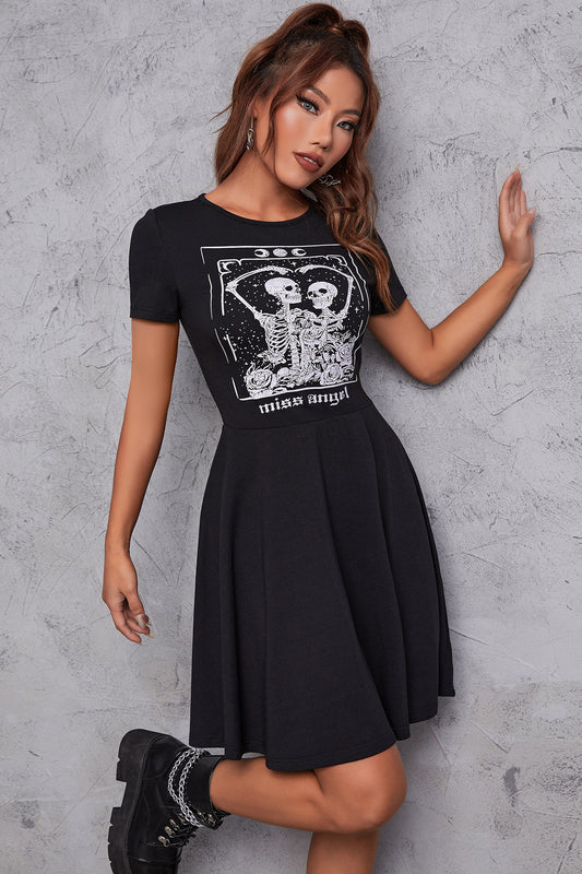 Robe gothique à imprimé tête de mort