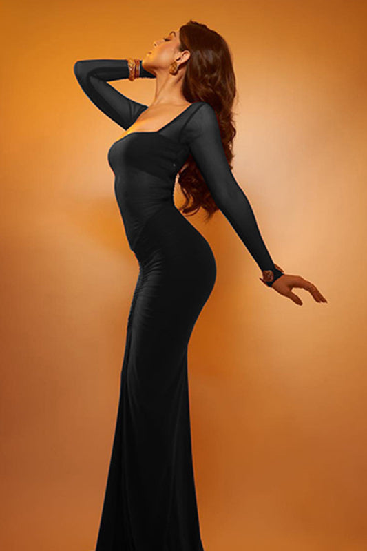 Robe longue moulante à empiècements en maille et col carré