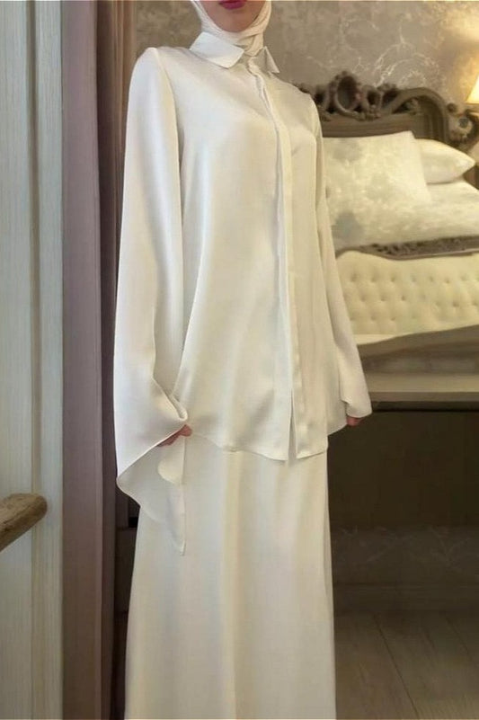 Ensemble deux pièces chemisier en satin vintage avec jupe ajustée