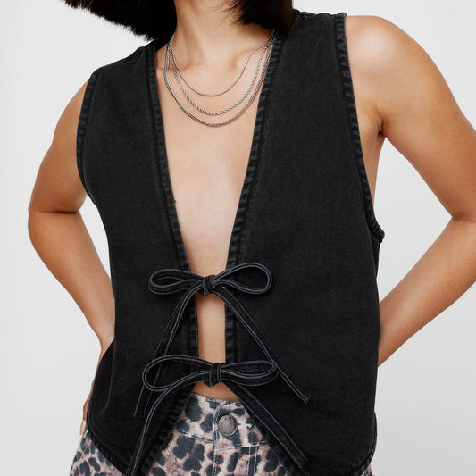 Haut court en jean avec nœud papillon