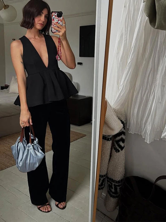 Ensemble deux pièces pour le bureau avec sarouel à col en V et ourlet à volants