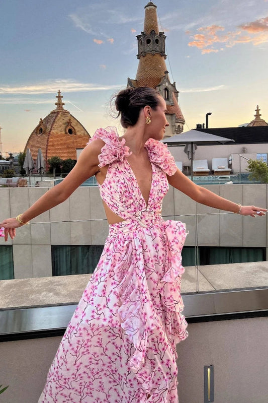 Robe fleurie à volants et décolleté en V profond 