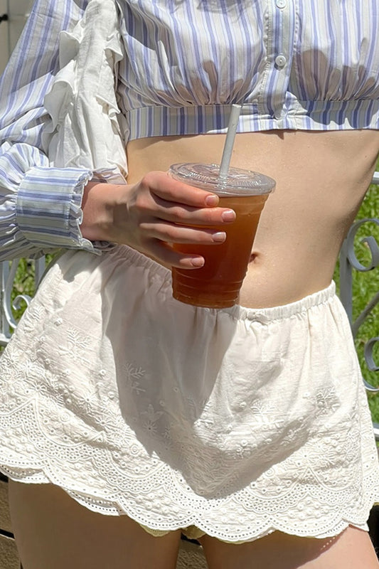 Mini-jupe ajustée à bordure en dentelle