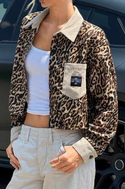 Manteau boutonné en velours côtelé à imprimé léopard