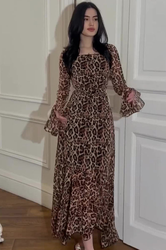 Robe longue asymétrique à empiècements en mousseline de soie léopard