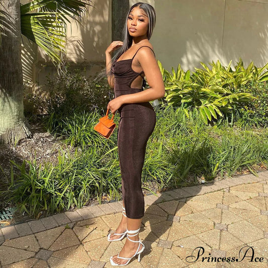 Robe longue soyeuse à col bénitier élégante