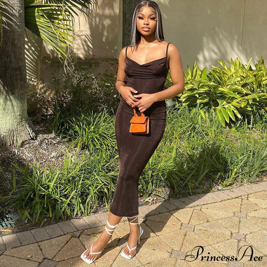 Robe longue soyeuse à col bénitier élégante