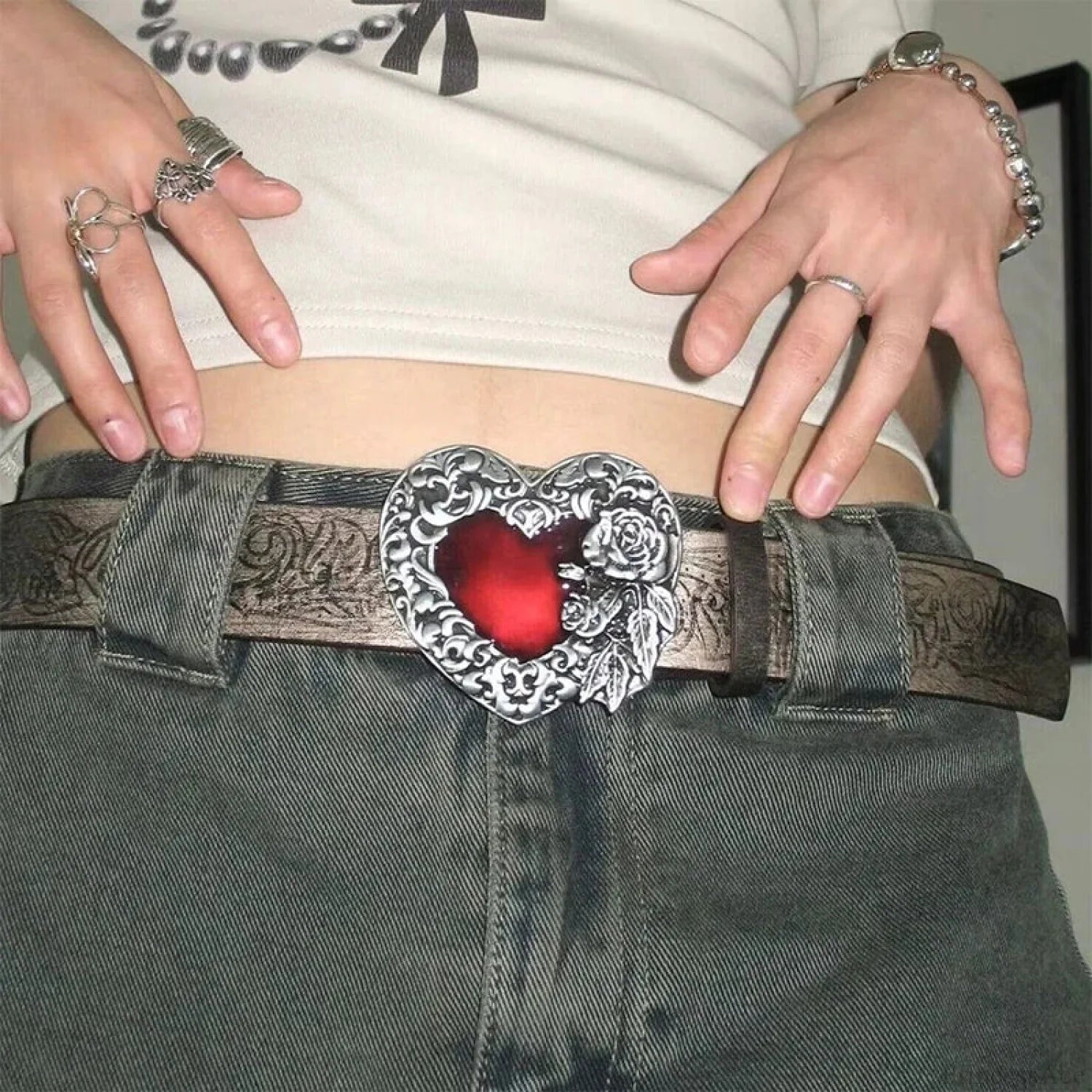 Dark Rebel 2000 Heart Clasp Belt red
