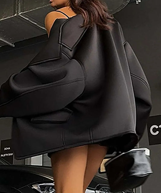 Ensemble deux pièces de bureau avec short en tricot noir et poches amples