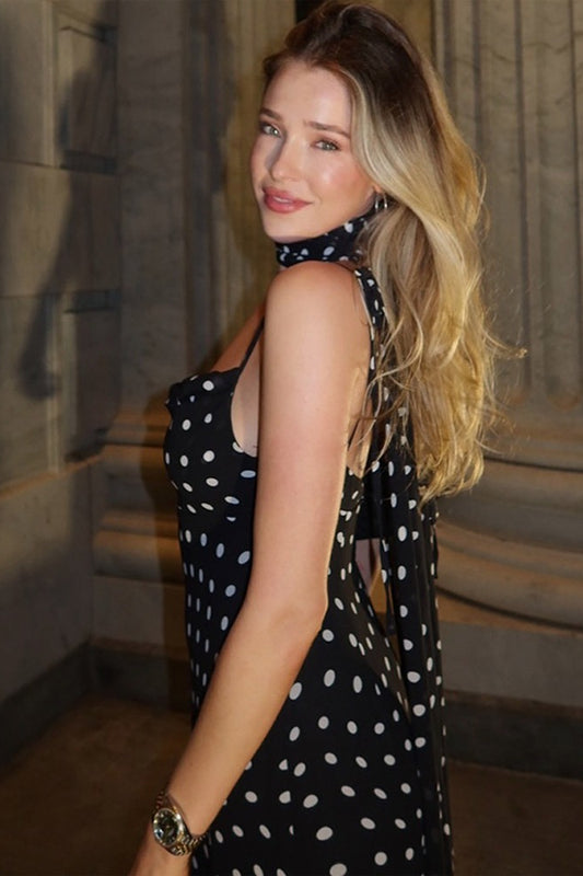 Robe longue à volants et col foulard à pois