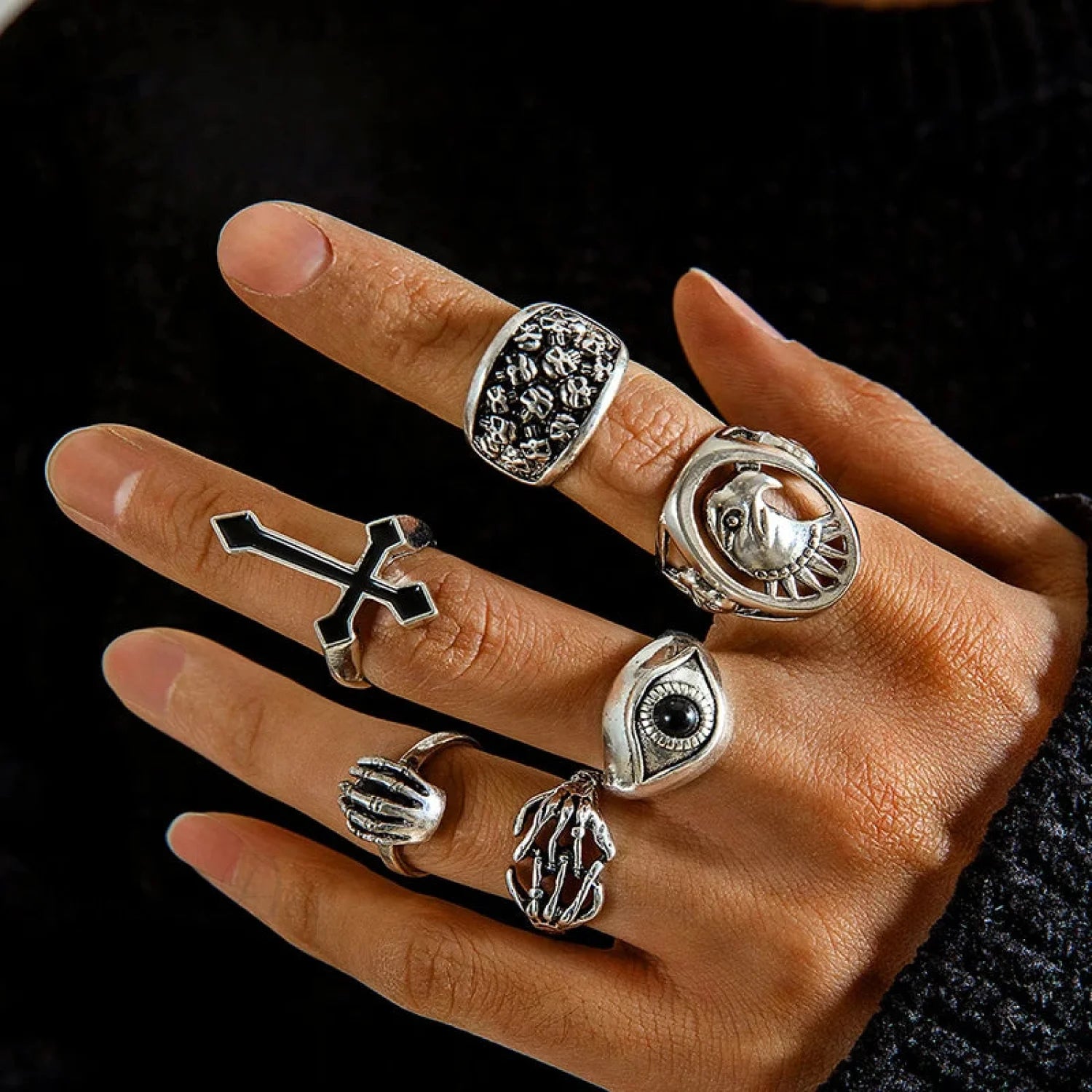 Enjoyable Skull Gothic Band silver color
