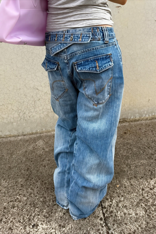 Layered Pocket Curved Seam Barrel Jeans