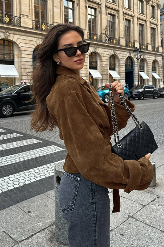 Veste en daim marron ceinturée