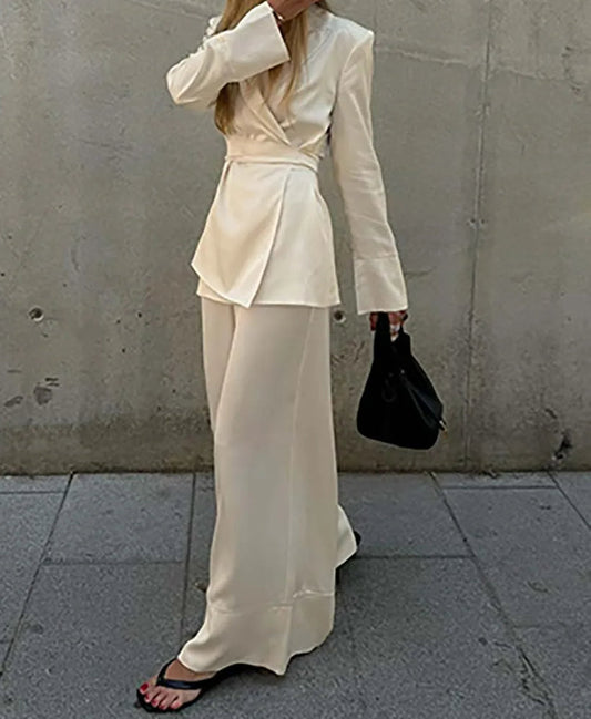 Ensemble deux pièces de bureau avec pantalon droit à lacets abricot