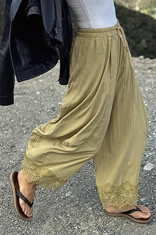 Lace Trim Balloon Leg Cropped Pants