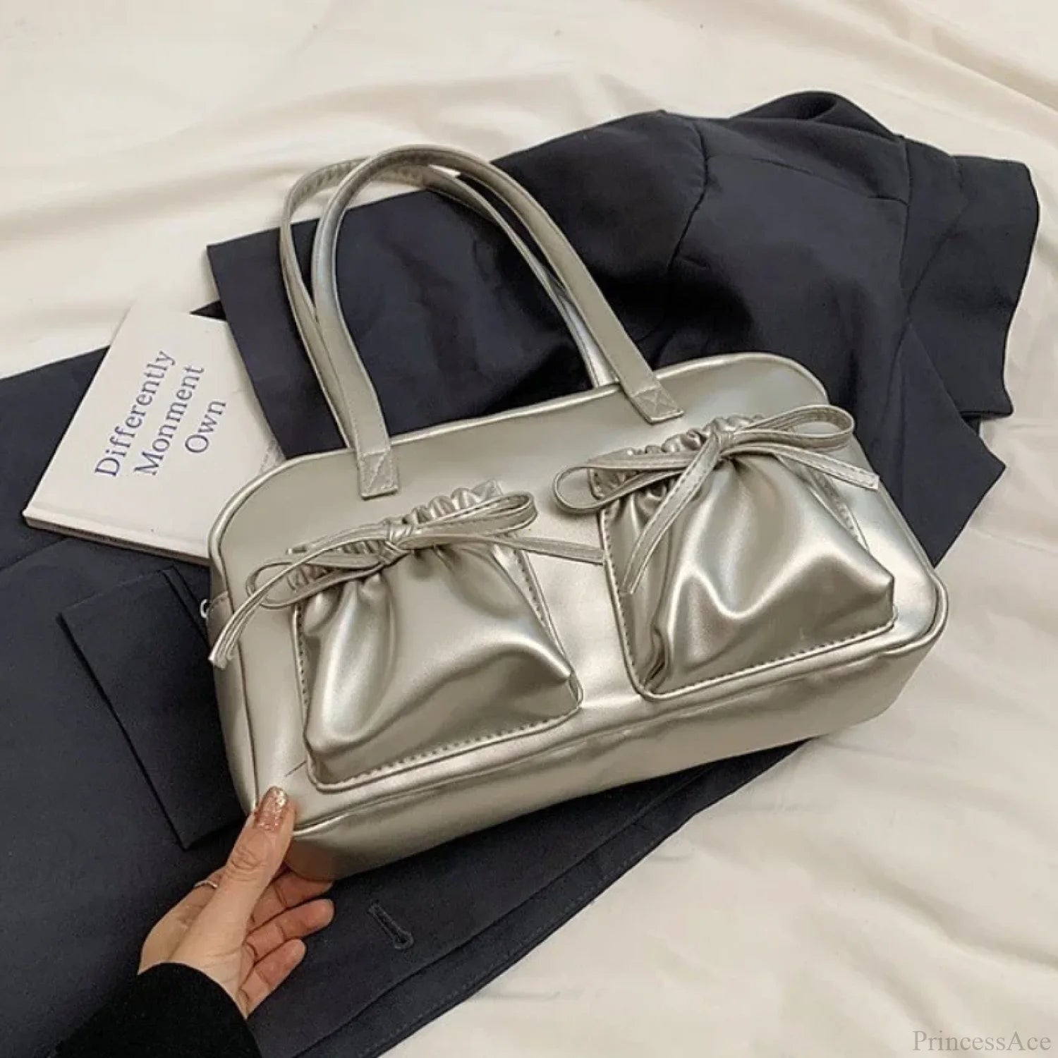 Glossy PU Sewing Thread Shoulder Bag Silver / Without pendant shoulder-250126