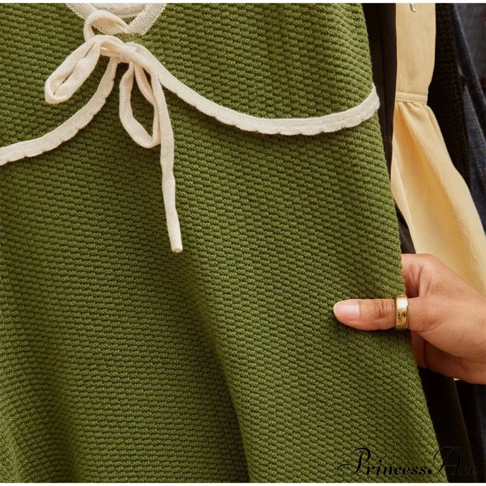 Green Contrast Seam Charming V-Neck Knit Mini Dress