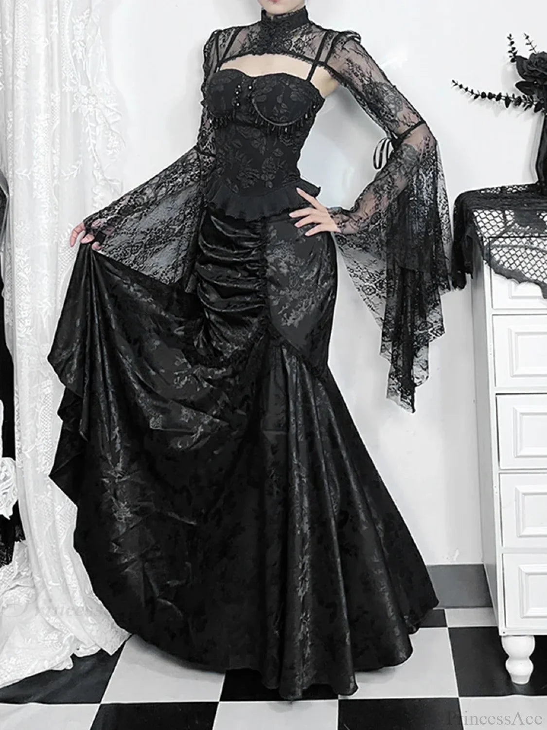 Lace Splicing Asymmetric Skirt