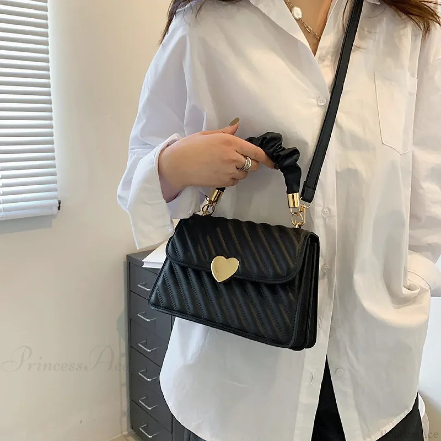 Pleated Fashion Texture Small Square Messenger Handbag handbag-250126