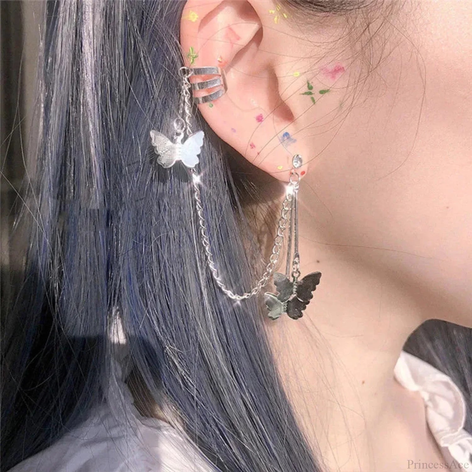 Rebel Antique Metal Cross Dark Heart Earring silver1