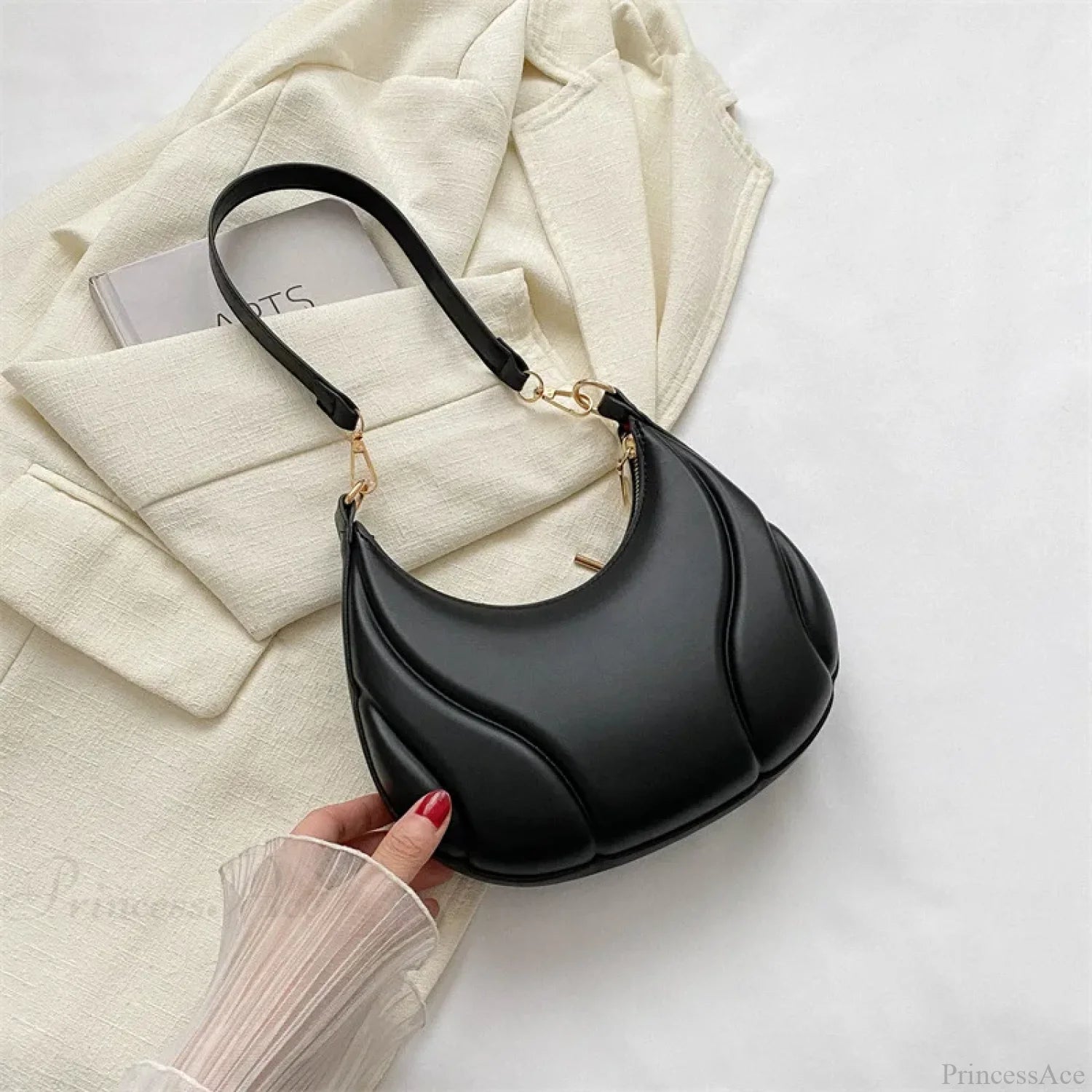 Retro Solid Color Saddle Leather Shoulder Bag Black shoulder-250126