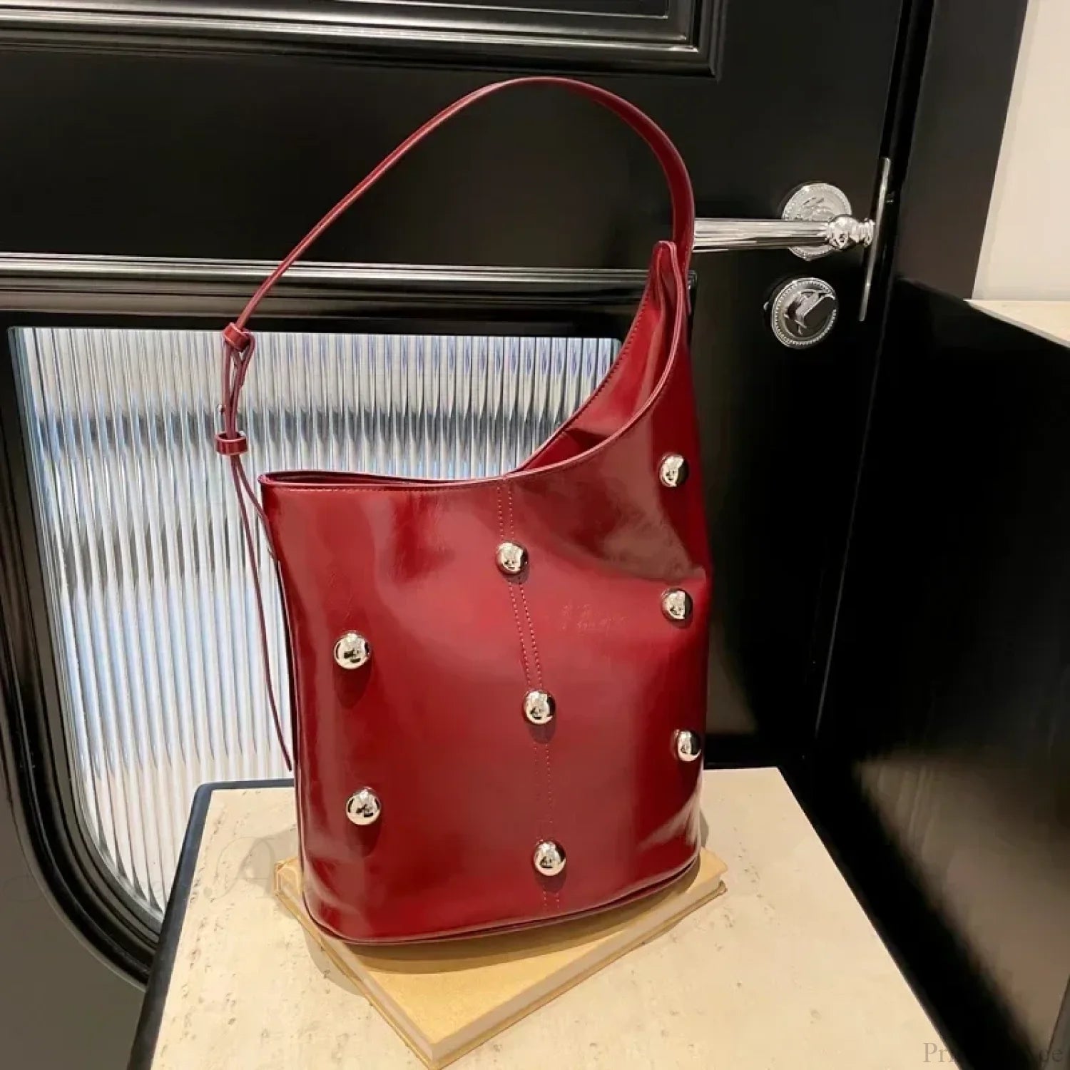 Rivet PU Bucket Shoulder Bag 2025 shoulder-250126