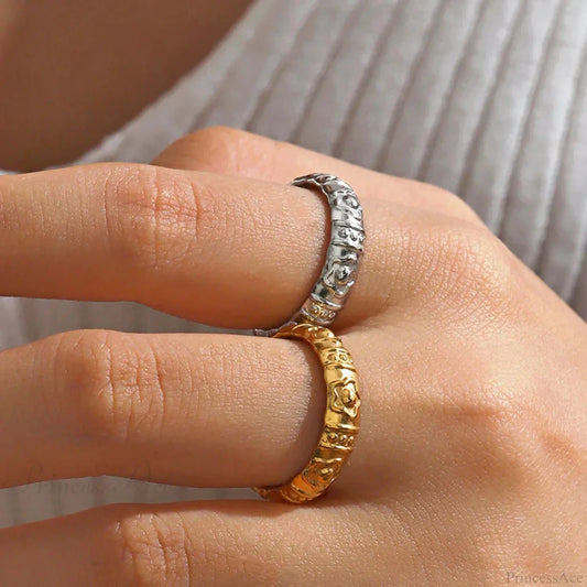 Shiny Metal Blossom Medieval Ring gold color 01