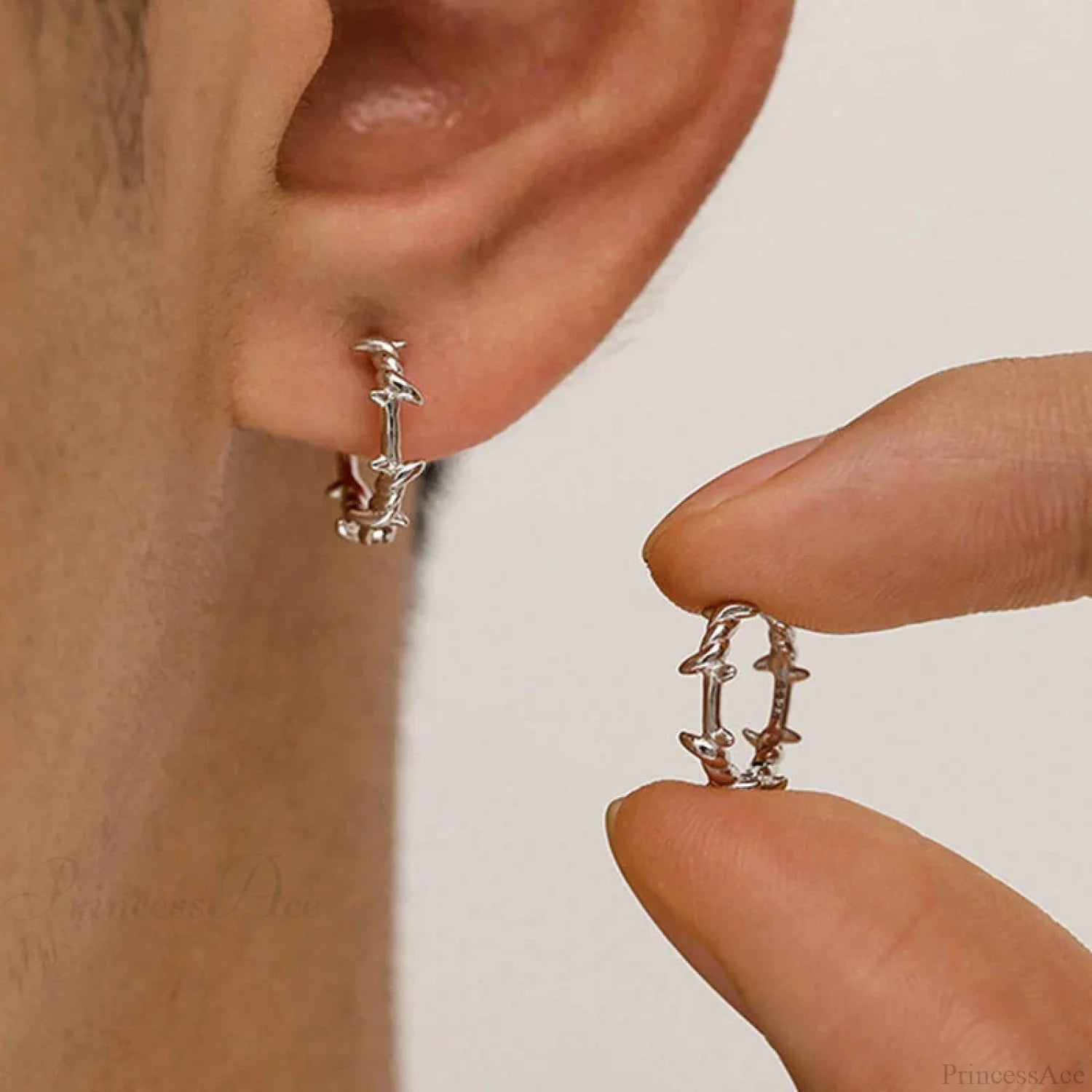 Shiny Thorns Circle Five-Pointed Star Earring