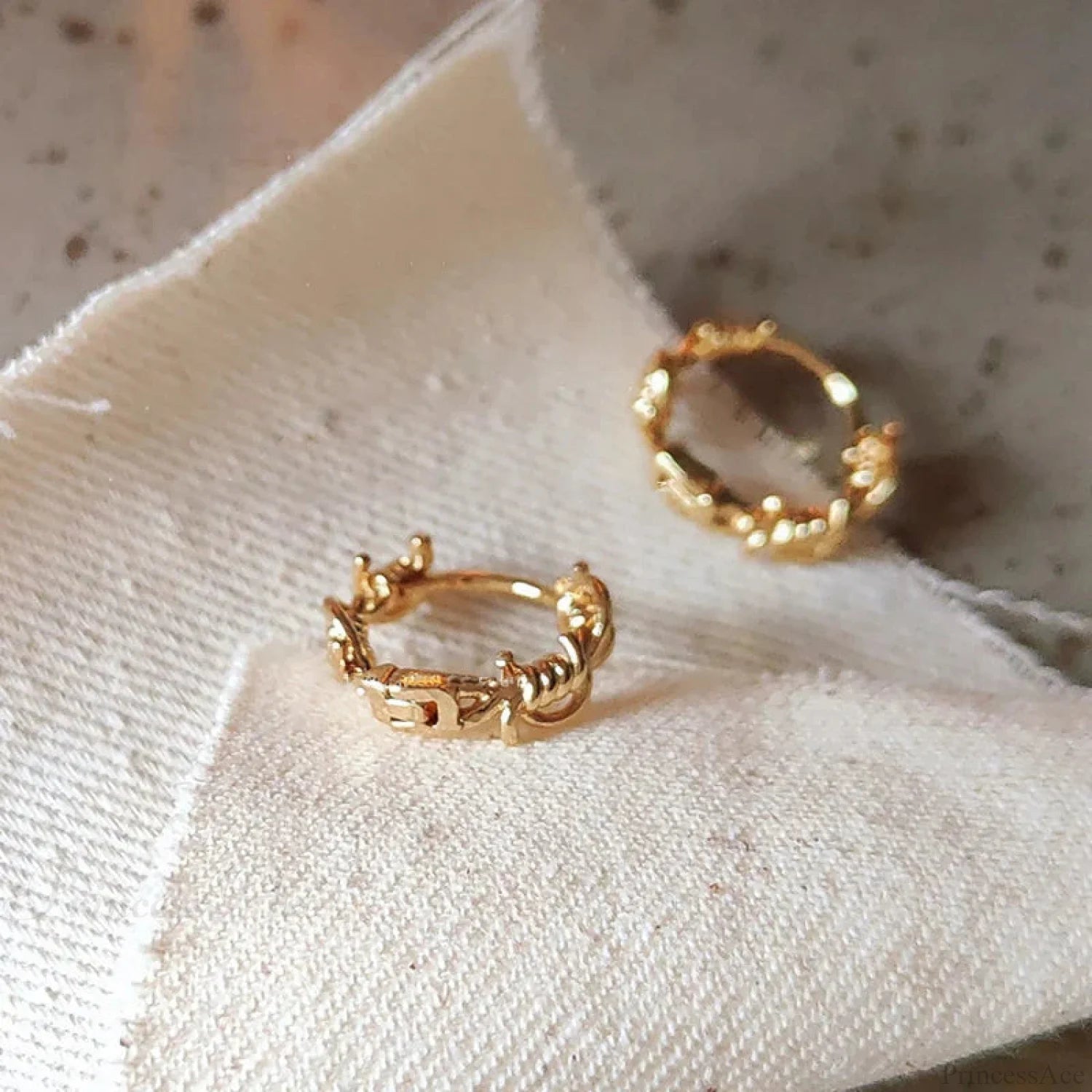 Shiny Thorns Circle Five-Pointed Star Earring gold