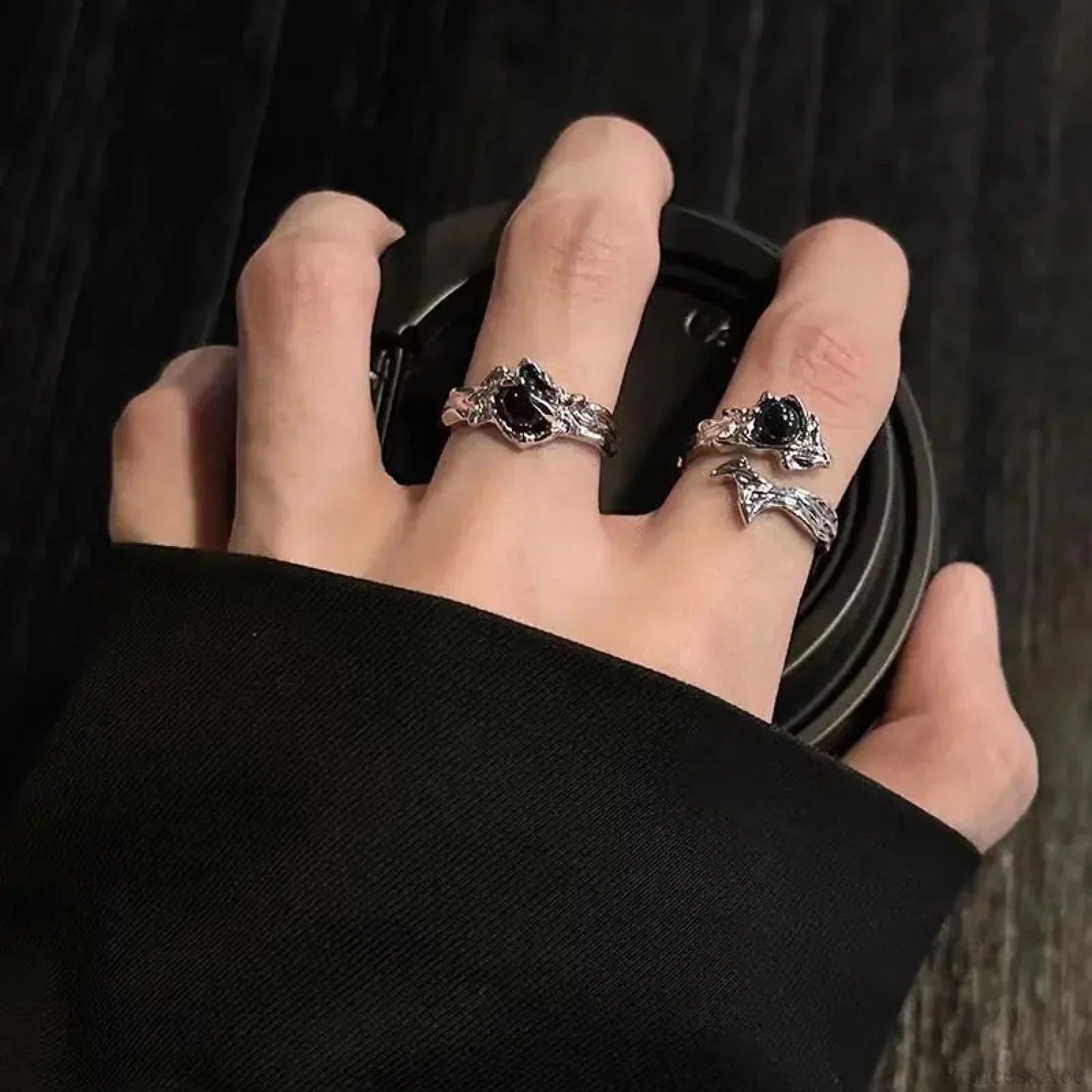 Silver Spine Gothic Glass Ring 01 02 silver