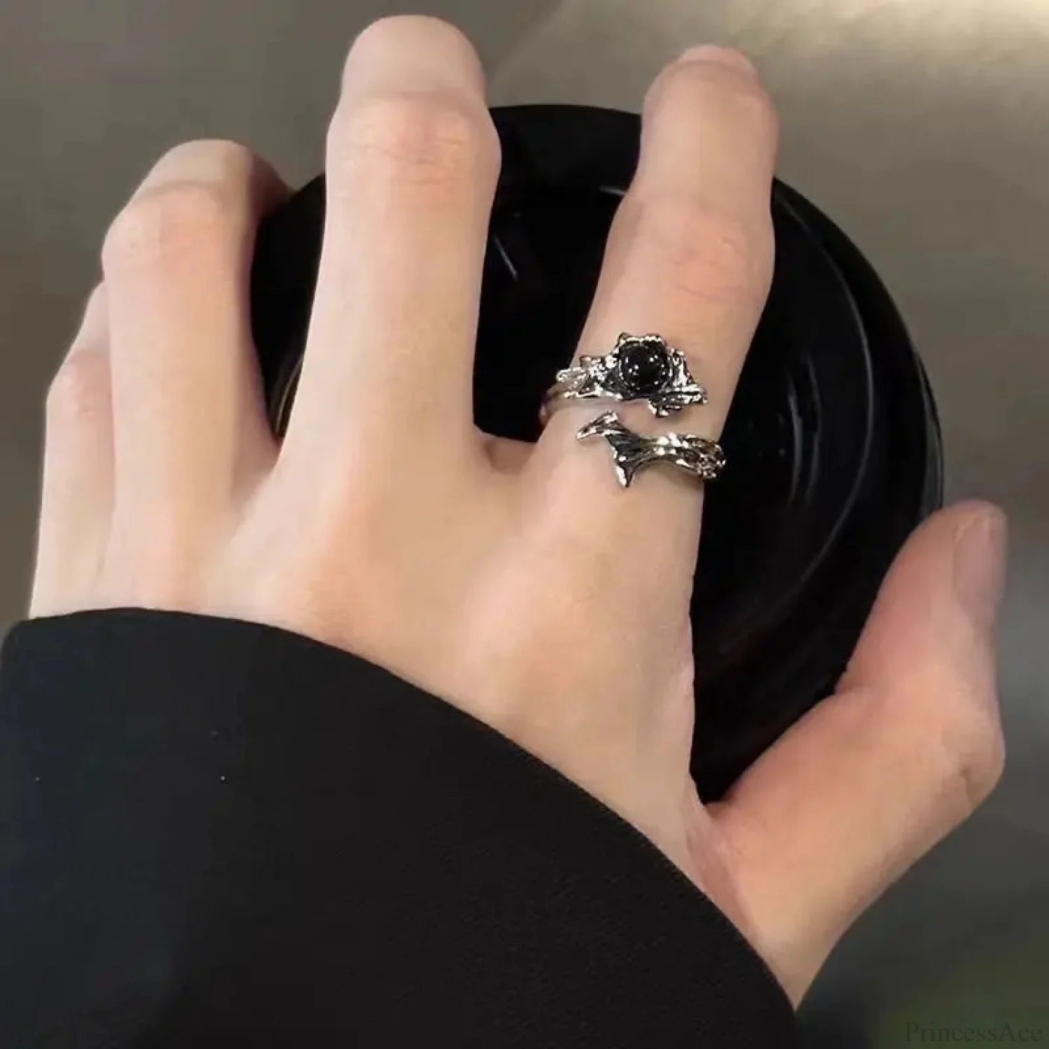 Silver Spine Gothic Glass Ring 01silver color