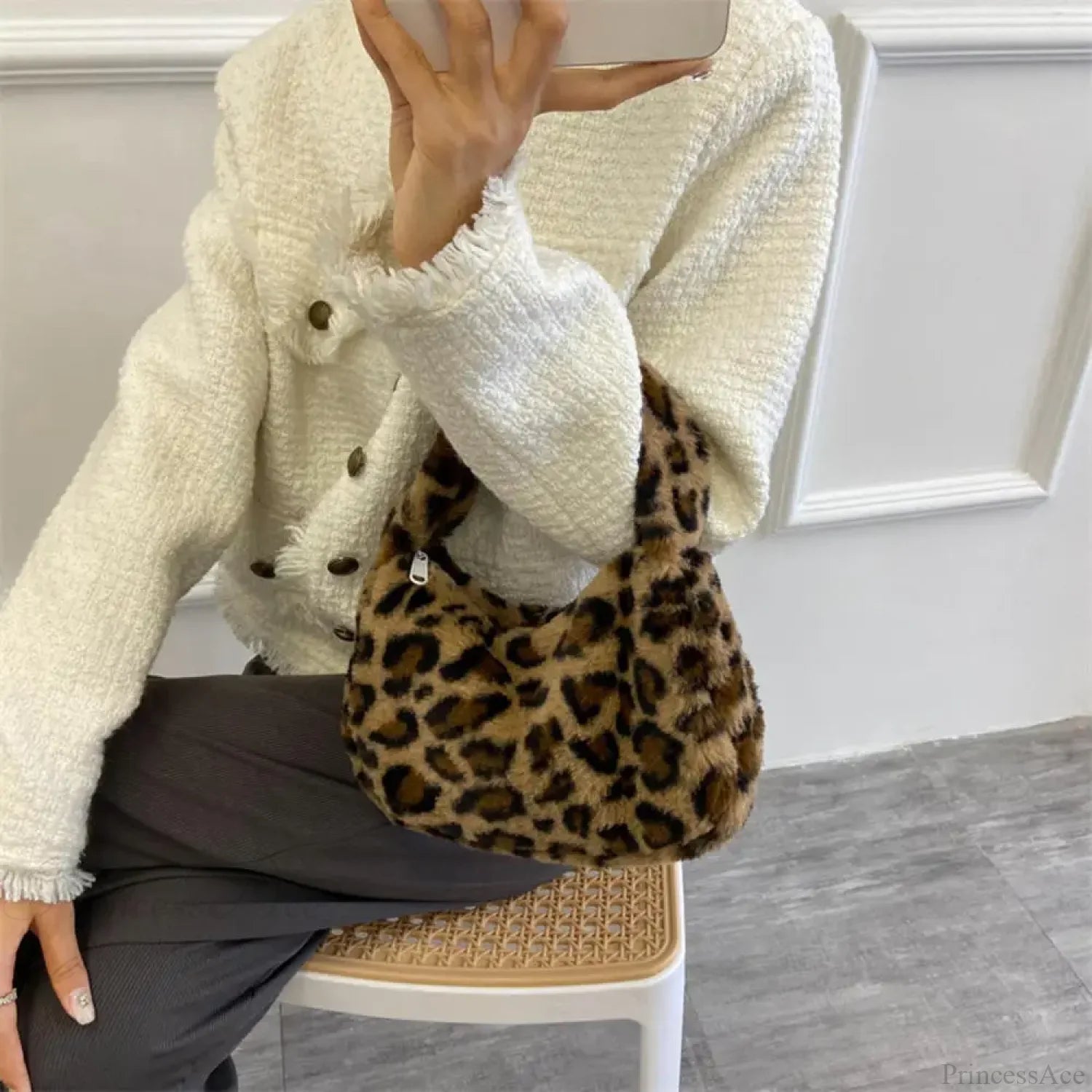 Soft Plush Leopard Pattern Shoulder Tote Handbag handbag-250126