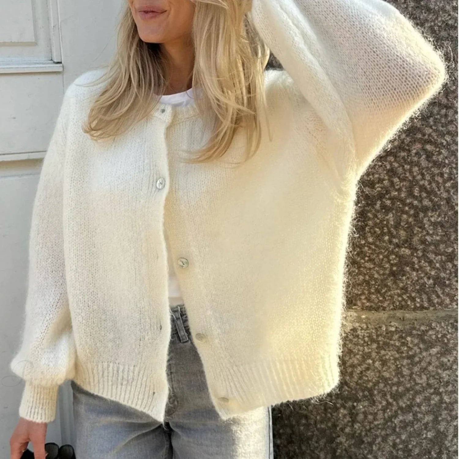 Solid O-neck Cropped Knitted Cardigan