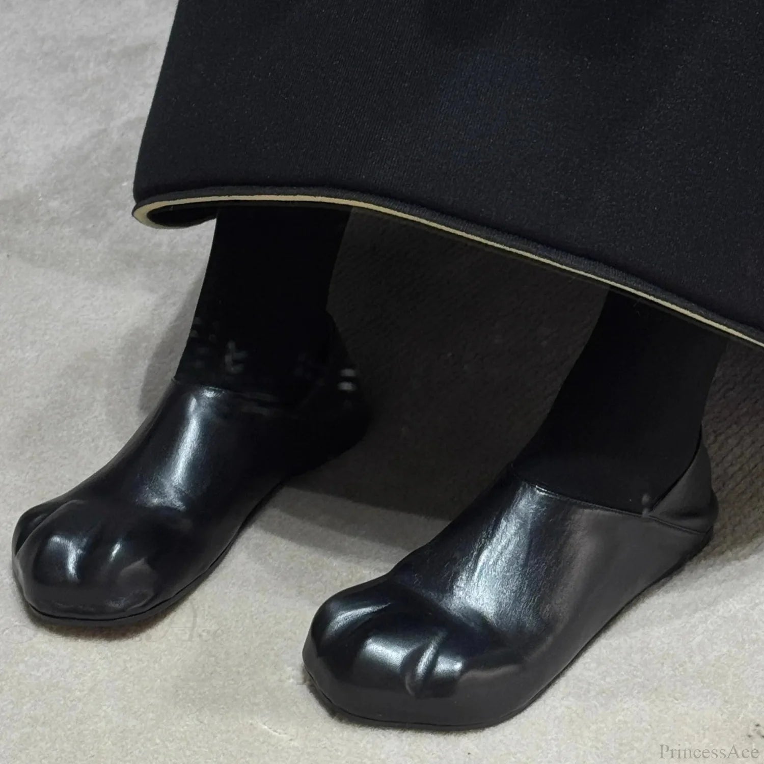 Square Toe Gothic Walking Sneaker Black / 35